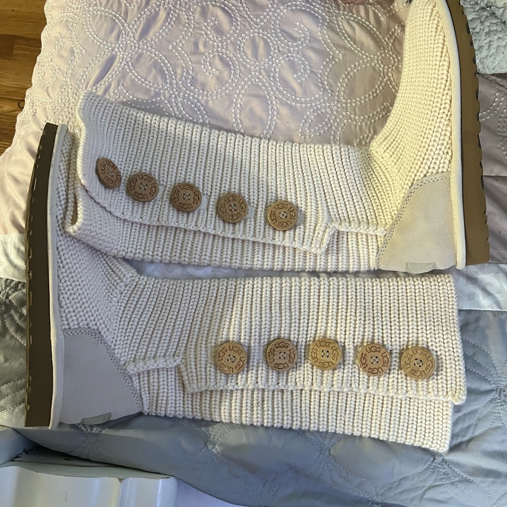 Ugg boots, brand new without the box, only been worn to try on!